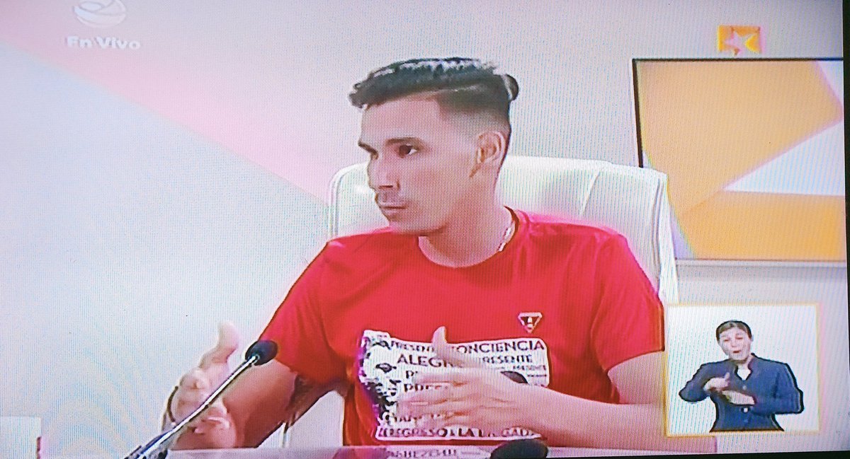 En la TV @RicardoRdz_Glz mencionó las reuniones en las que ha participado por estos días. Lo pude escuchar en una de ellas, argumentando respetuosamente las inquietudes de los estudiantes que representa. iSin ser ya de la <a href="/FeuCuba/">FEU de Cuba</a> me sentí orgulloso! #Cuba #CDRCuba #UnidosXCuba