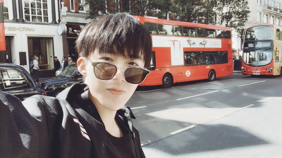 allday_lyn_'s tweet photo. 6년만에 #류우녕 이 외국에 간다!
감개무량하네

19년 2월 사도행자2 촬영 미얀마(이때 첫 여권 )
19년 9월 마카오 더 런더너 에이전트자격 광고촬영 런던
19년 11월 아묵계(啊默契) 뮤비촬영 태국

이번 이탈리아까지 총 4번 전부 다 일때문에 가지만 잘 구경하고 ���억쌓고 조심히 다녀오자❤️ #刘宇宁 https://t.co/4og8JOobaG