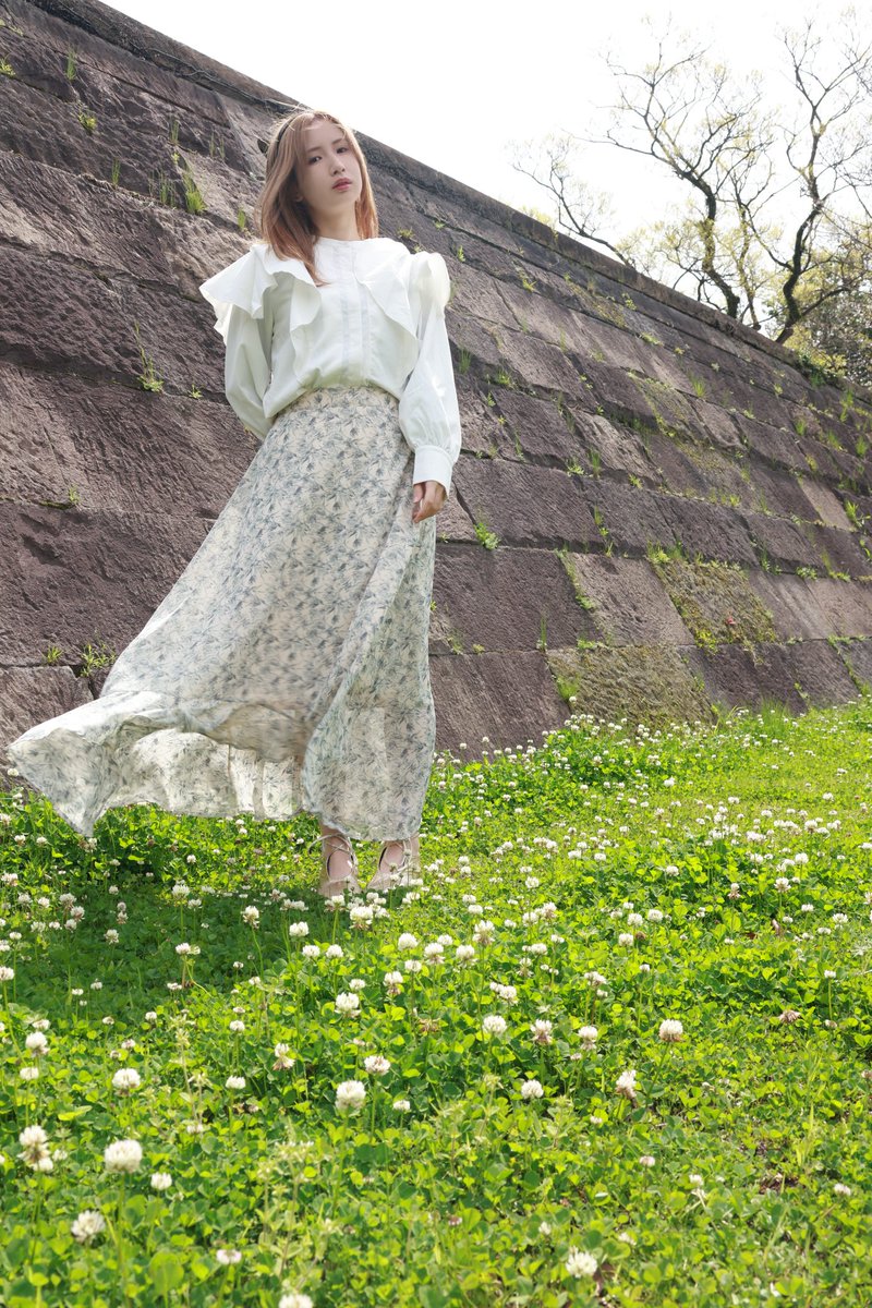 nowb48436081's tweet photo. 前村優衣さん2025年3月末個撮③
model:前村優衣さん(@_______zzzy)
この時は桜には少し早く、代わりにシロツメクサと。
#前村優衣
#マエムラユイ #ハンドメイド作家 #オリジナルブランド #diFFi #アクセサリー #ポートレート #一眼レフ #canon #撮影会 #モデル #被写体 https://t.co/yHb0oaVxJD