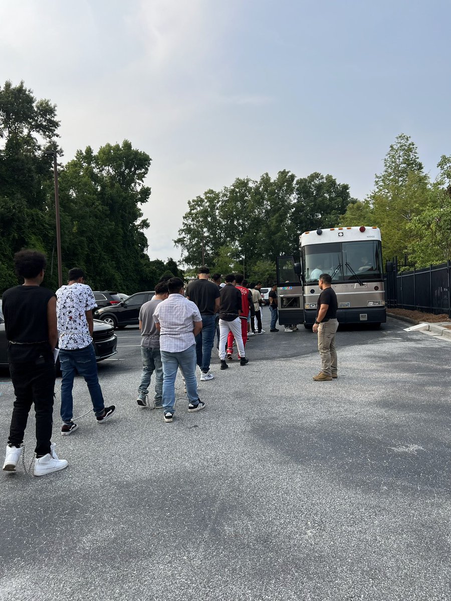 EROAtlanta's tweet image. 🚨 ICE officers took action — arresting multiple illegal aliens in an operation in Charleston. They’re now in removal proceedings. Enforcing immigration law isn’t optional — it’s essential for public safety. 👮♂️🇺🇸