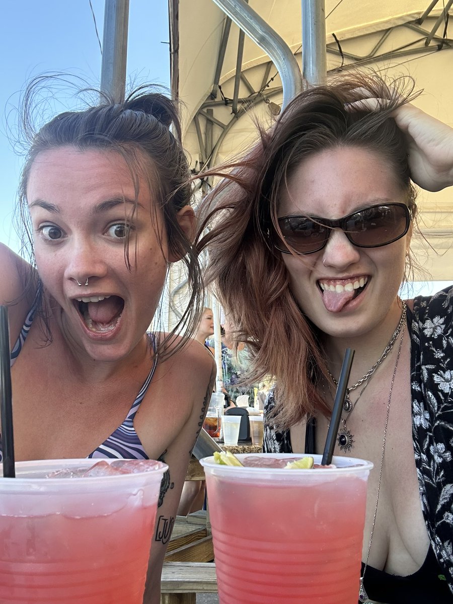 moonshynebaby's tweet photo. I’m craving @PrincessBunny44 somebody fund a reuniting trip!! https://t.co/owWV2ib7GO