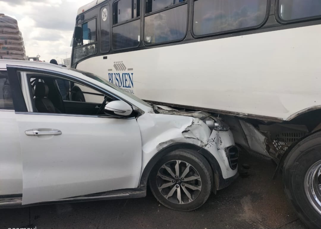 🚨 Atendimos un choque en Periférico Sur y 8 de Julio entre un vehículo compacto y un camión de pasajeros. Afortunadamente no hubo lesionados, solo carga vehicular en la zona.