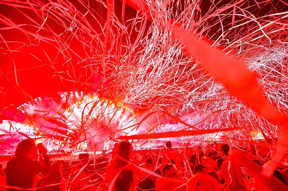 ¡Gracias Valledupar! 

Durante los cuatro días del Festival Silvestrista, demostramos que somos una ciudad de grandes eventos. El comportamiento ejemplar de cada uno de ustedes fue clave para vivir una celebración llena de alegría.