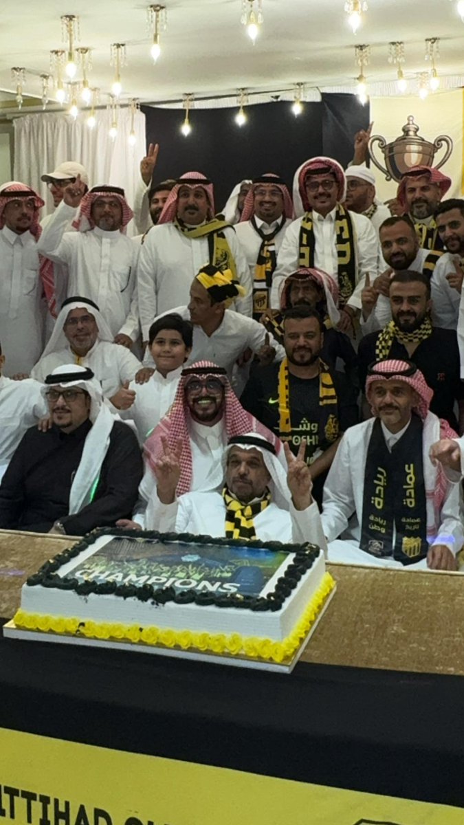 أحبة قد سُر قلبى بحبهم..
علموا بأنى فى الله أحبهم..
هم فى قلبى و قلبى عندهم..
يدعون لى و انا أدعو لهم..
فيا رب اجعل الفردوس منُزُلاً لي ولهم. 💕