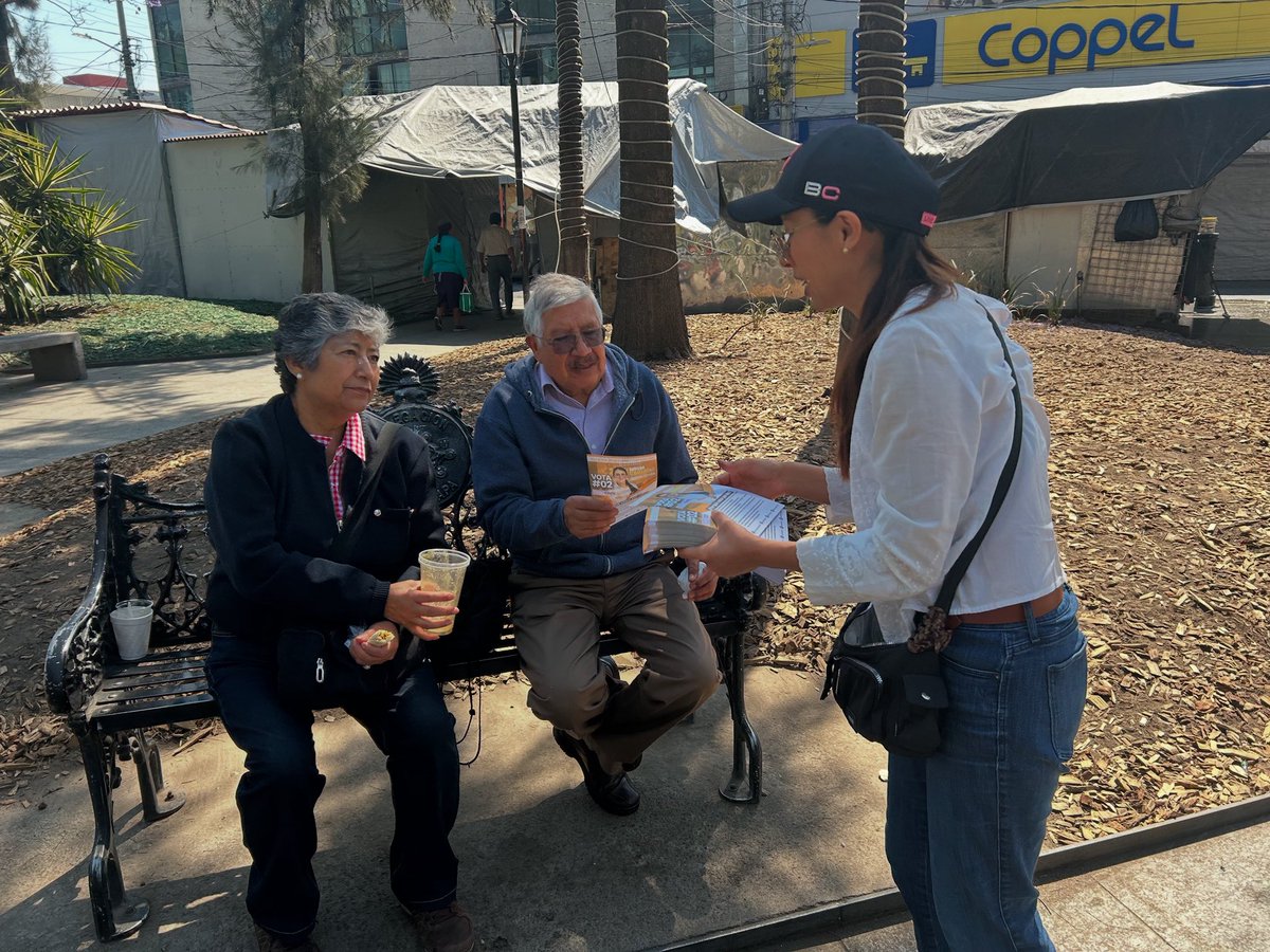Salir a la calle, platicar con la gente, escuchar los problemas que los aquejan, la realidad de muchas familias, observaciones y hasta reclamos. Me quedo con eso y lo atesoro como la motivación para seguir trabajando diariamente por una mejor justicia ⚖️👩🏻‍⚖️