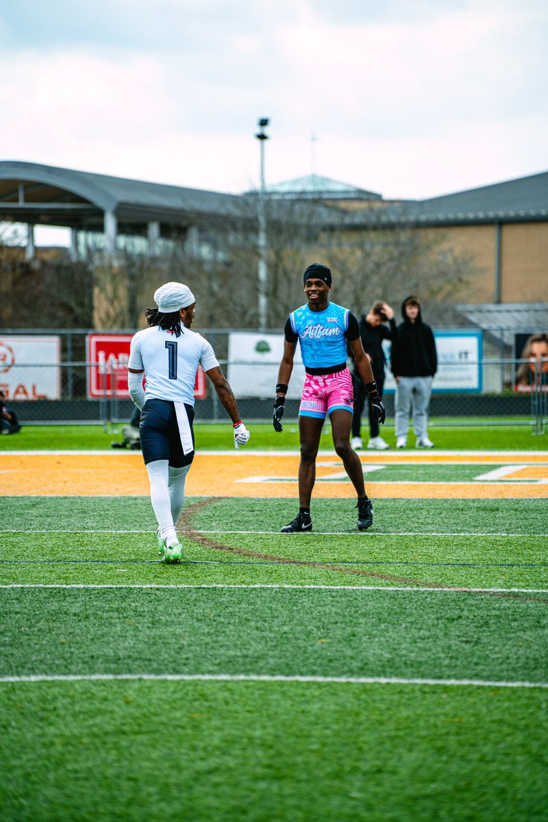 JayAustin13_'s tweet image. All Around Playmaker!
➡️- hudl.com/v/2R6WAs
Coaches Tune In To My Top10
@210ths
@CoachJohnson67