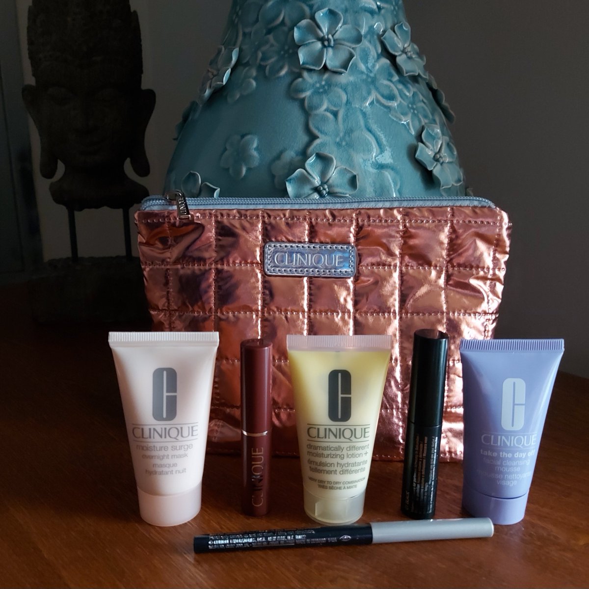 x-Lee Ann 🇨🇦 (@iamleafann) on Twitter photo Well, that was quick! I received my #CLINIQUEsephoraGWPDay prize pack from our lovely <a href="/davelackie/">dave lackie</a> today! I can't thank you enough Dave 🫶🏻, the cosmetic bag is even cuter first hand 🤩. Truly grateful and blessed! 🙏🏻 Well, that was quick! I received my #CLINIQUEsephoraGWPDay prize pack from our lovely <a href="/davelackie/">dave lackie</a> today! I can't thank you enough Dave 🫶🏻, the cosmetic bag is even cuter first hand 🤩. Truly grateful and blessed! 🙏🏻