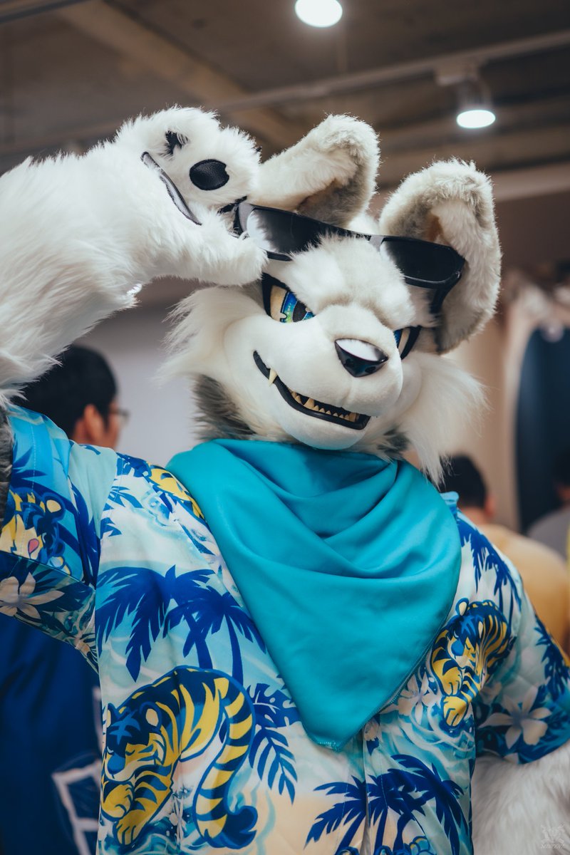 おはよう〜今日も一緒に頑張ろうね！☀️☺️

📷: <a href="/VinTheCoyote/">VinTheCoyote</a>
#FursuitEveryday
