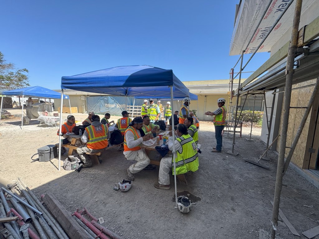 TheRaymondGroup's tweet photo. At SDUSD Kavod Charter School in San Diego, Raymond celebrated our amazing field team’s commitment to safety with lunch and prizes! Thank you to the Kavod project team for keeping the job site safe! #SafetyShoutout #BeSafeWorkSmart https://t.co/XtkdAWJbhv