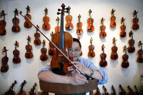suzuki_la's tweet photo. We're excited to have Charles W. Liu Fine Violins as our on-site vendor again this year. Be sure to visit their pop up shop while enjoying your week at LASI. https://t.co/lDNDrnM1Ba