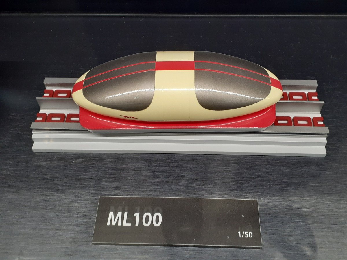 YamanashiLinear's tweet photo. 日本の歴代のリニア車両を見てみよう。
最初は「ML100」(最高時速60km/h)
1972年に超電導磁気浮上に成功した最初の車両です。この車両は今の車両と違う逆T字型です。
#リニア見学センター #リニア #山梨県 #リニア車両 #ML100 https://t.co/eWuGNBfxGN