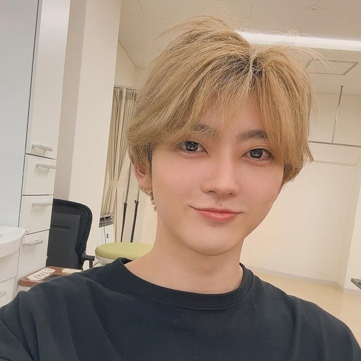 takatookra's tweet photo. My favourite yuki hair. I want to include the red also but I reached pic limit and I'm too lazy to search for more....
I still can't get over the first pic actually I remember gasping at it when i was in the bus during a field trip last year 😭😭😭#toobeautiful https://t.co/n5aINOWbKZ