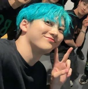 takatookra's tweet photo. My favourite yuki hair. I want to include the red also but I reached pic limit and I'm too lazy to search for more....
I still can't get over the first pic actually I remember gasping at it when i was in the bus during a field trip last year 😭😭😭#toobeautiful https://t.co/n5aINOWbKZ