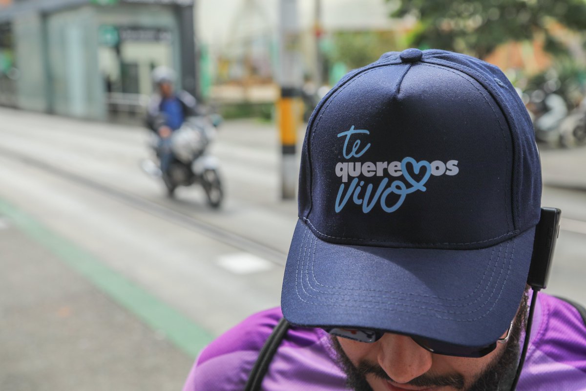metrodemedellin's tweet photo. Nos unimos con la @sttmed 🚓 y su campaña #TeQueremosVivo ❤️, y salimos a buscar a quienes proclaman #YoMePongoLa10EnLaVía ⚽, la invitación de nuestra campaña realizada junto a #LasDiezFútbolClub🙌.

¿Por qué? Porque cuidar la vida también es parte del viaje 🚶‍♀️🚊. https://t.co/yP3ibHDv8I