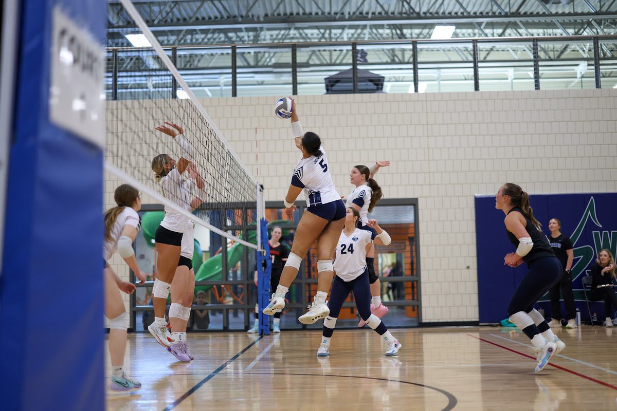 JaelynnJackson4's tweet photo. Can’t wait for volleyball to start!! https://t.co/5WCCfKn3V3