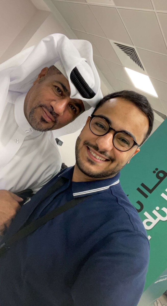 معلق تستمع عندما يقوم بتعليق على مباريات كرة اليد 
حضور مميز تعيش جو المباراه بكل تفاصيلها 
مبدع يتغنى في فنياتها 
 بصوته العذب
ثقافه رياضيه لابعد الحدود 
استمتع عندما استمع له 
انه المعلق السعودي علي ال محسن