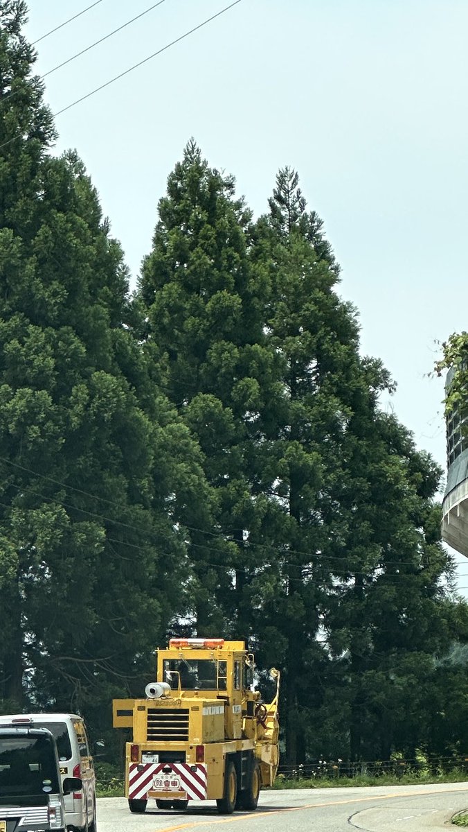 「もう 俺が居なくても大丈夫だろう..。」
と 言ったかどうか？。

アルペルートから下山して行く除雪車。