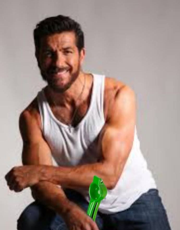 Me meo jajajaja

No te llevaste maletín pero si un exprimidor jajaja 😂😂

#LCDLFAllStars