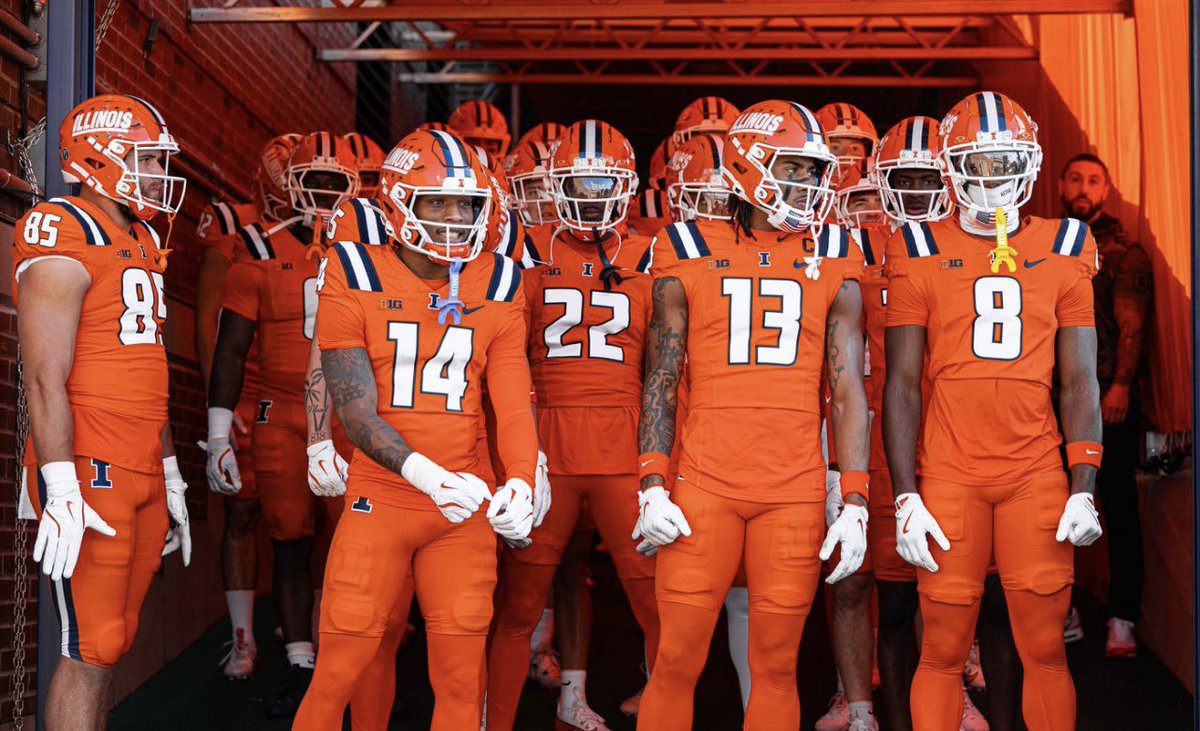 briceson_jr's tweet image. Blessed and honored to receive an offer from the University of Illinois @coachjstepp @CoachShavers @CoachHitchens @KoachMak