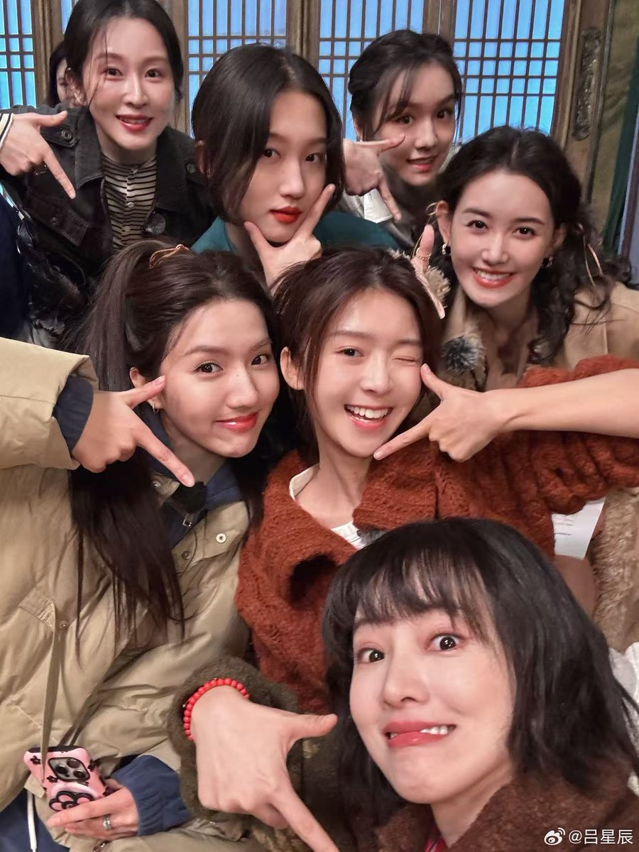 SongYiRenGlobal's tweet photo. YiRen shares photos on Xiaohongshu with #HuangCancan, #SuXiaotong,
#LuXingchen, #JiangYiYi, #WangJiayi, and #HeMeiqi, for #ActorsStandBy S3. (3/3)
「 #SongYiRen ☆♡ #宋伊人」 
#IreineSong
#演员请就位3
#ActorPleaseTakeYourPlace S3.
#EverybodyStandby S3 https://t.co/0ML3K1xcXy
