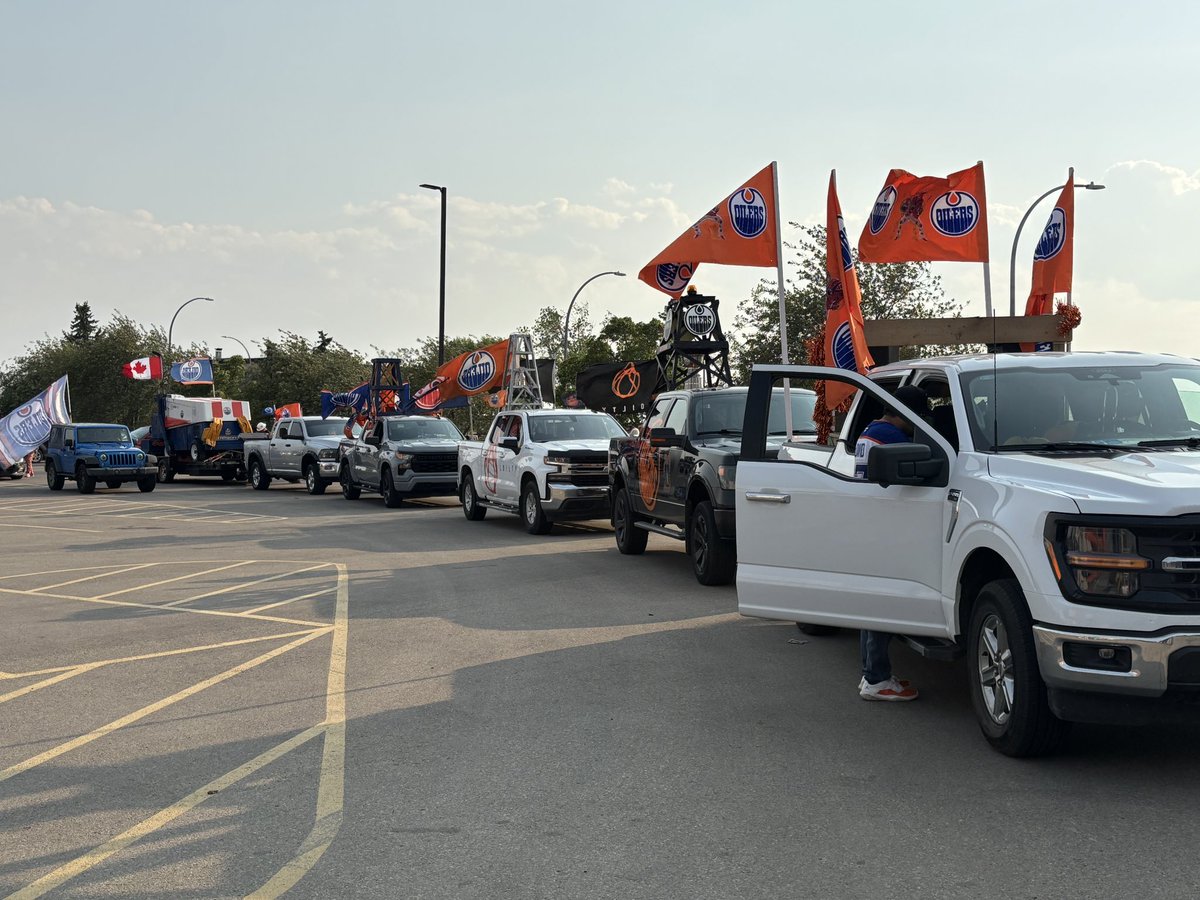 James Dunn (@jamesdunncity) on Twitter photo Don’t be surprised if you see this convoy this evening. An Oilers parade is hitting the streets around Kingsway Mall. #yeg #LetsGoOilers
<a href="/CityNewsYEG/">CityNews Edmonton</a> Don’t be surprised if you see this convoy this evening. An Oilers parade is hitting the streets around Kingsway Mall. #yeg #LetsGoOilers
<a href="/CityNewsYEG/">CityNews Edmonton</a>