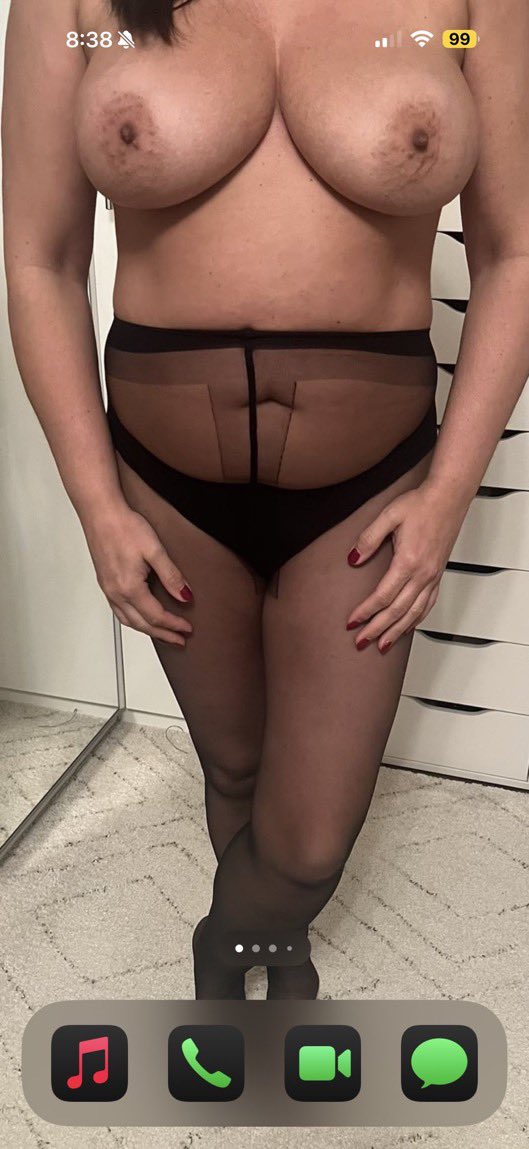 Footjobwife tweet media