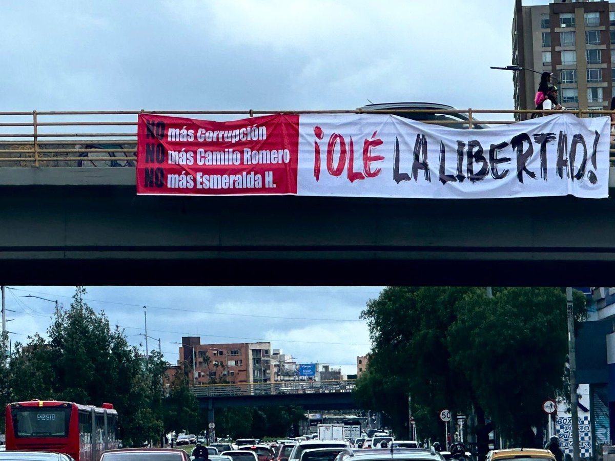 Que fácil es hablar desde Rosales y Teusaquillo cuando uno desconoce las verdaderas  necesidades de la gente de a pie, de los campesinos colombianos, de la ruralidad. 
Detrás de su supuesta preocupación por la gente y muchas causas “populares”, se esconde la sombra de la