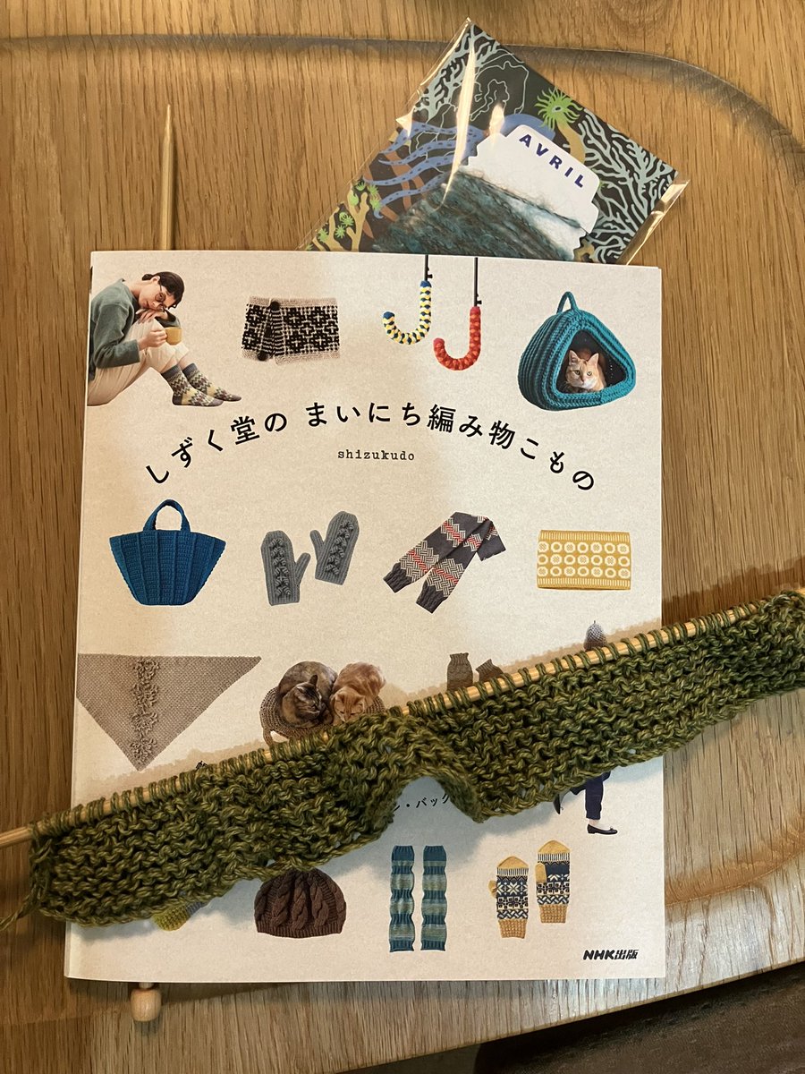 musmus6464's tweet photo. サイン本手に入れたら編みたい熱が高まってて、糸触りも色も好みだし、早速編み始めることにした
しかし、刺繍で手が回らんと言うのに、編み物の掛け持ちまでするようになったらお終いだ…
と思わんでもないので、一日12段(模様一巡り分)と決めて進めよう
#編み物 #棒針編み #しずく堂 #saredo https://t.co/vpiEi9lakz