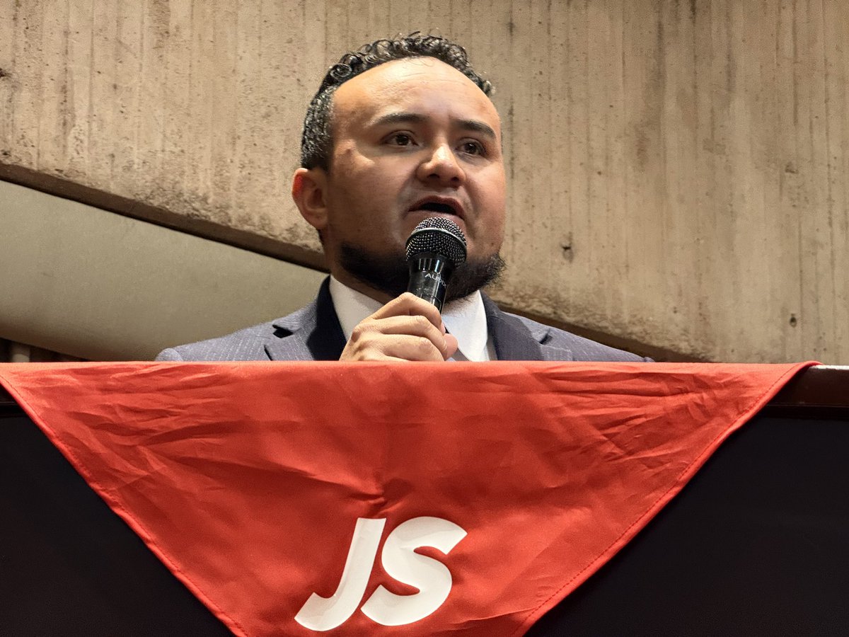 #Aniversario99 Así rendimos homenaje al Partido Político con más trayectoria histórica en el Ecuador
Agradecemos la asistencia de los agregados de embajadas, compañeros de las izquierdas, miembros de organizaciones sociales y sindicales, autoridades y a nuestra militancia.