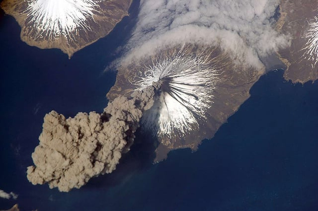Today's Mount Etna eruptions seen from the International Space Station by NASA astronauts Nichole Ayers and Anne C. McClain ✍️
More News site: smgt.site/mDoqC