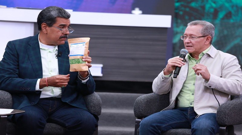 RicardoInterni1's tweet photo. ‌Gobierno nacional prepara siembra de 600 hectáreas de maíz en la Guayana Esequiba

A través de la alianza científico-campesina, el Gobierno de la República Bolivariana de Venezuela se prepara, en el territorio de la Guayana Esequiba, para la siembra de 600 hectáreas de maíz, así lo dio a conocer el ministro del Poder Popular para la Agricultura Productiva y Tierras, Julio León Heredia, durante la transmisión del…

https://t.co/hhAdMT9B7M