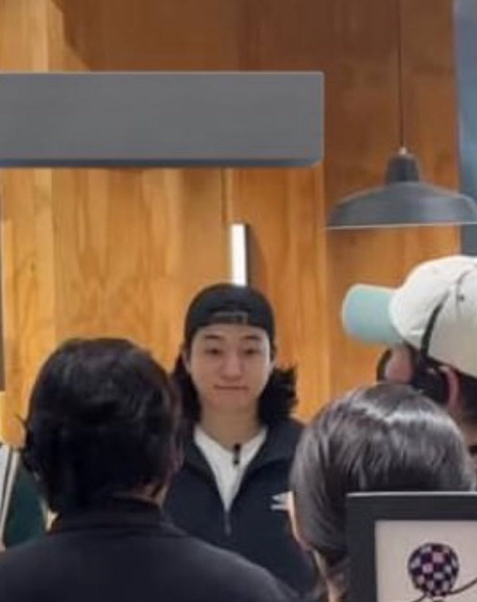 _sehunism's tweet photo. if park sungjin isn't bread, why is he bread shaped??1 https://t.co/vAKAoRLecx