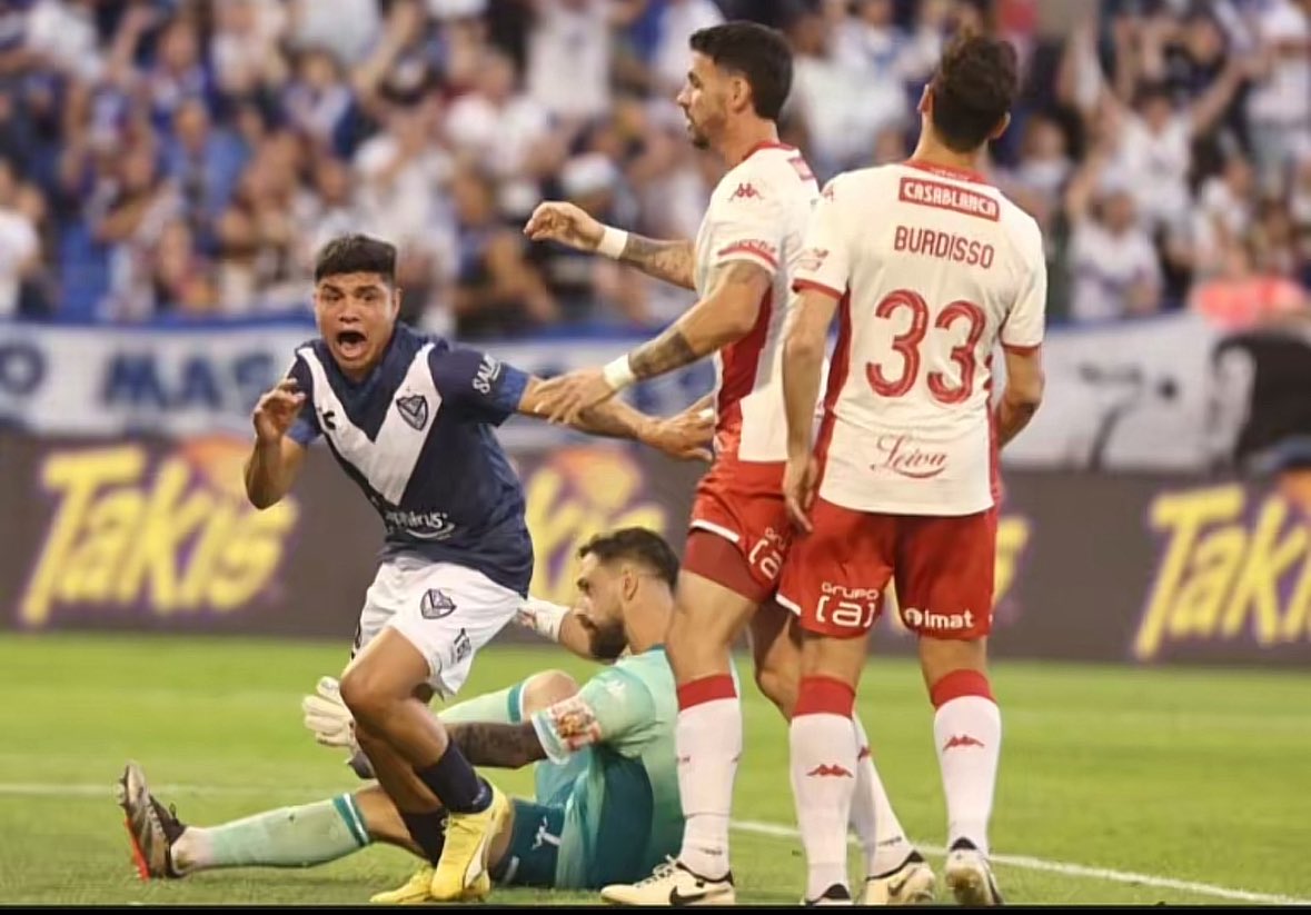 frasescabral16's tweet photo. Yo soy hincha de huracán. Cuando pierde con Instituto y cuando gana contra river, estuve con Espinoza y estuve con Bajamich, con Wanchope y con Coniglio. Estaré cuando demos la vuelta y disfrutaré más que todos esos que hoy dicen que no se preocupan más x el club. https://t.co/m9sZ5PfQ4S