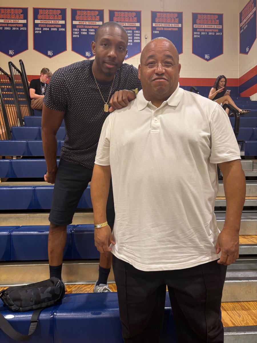 Ronnie Flores (@ronmflores) on Twitter photo @ Pangos Camp (<a href="/PangosAACamp/">Pangos All-American Camp</a>) supporting Siincere Hudson & Dream Vision players, among others, are 2004 <a href="/CalHiSports/">Cal-Hi Sports</a> Mr. Basketball & CA's all-time leading scorer for 20 years, DeMarcus Nelson & father Ron.
Very supportive of Tounde Yessoufou becoming CA's scoring king 👑 @ Pangos Camp (<a href="/PangosAACamp/">Pangos All-American Camp</a>) supporting Siincere Hudson & Dream Vision players, among others, are 2004 <a href="/CalHiSports/">Cal-Hi Sports</a> Mr. Basketball & CA's all-time leading scorer for 20 years, DeMarcus Nelson & father Ron.
Very supportive of Tounde Yessoufou becoming CA's scoring king 👑