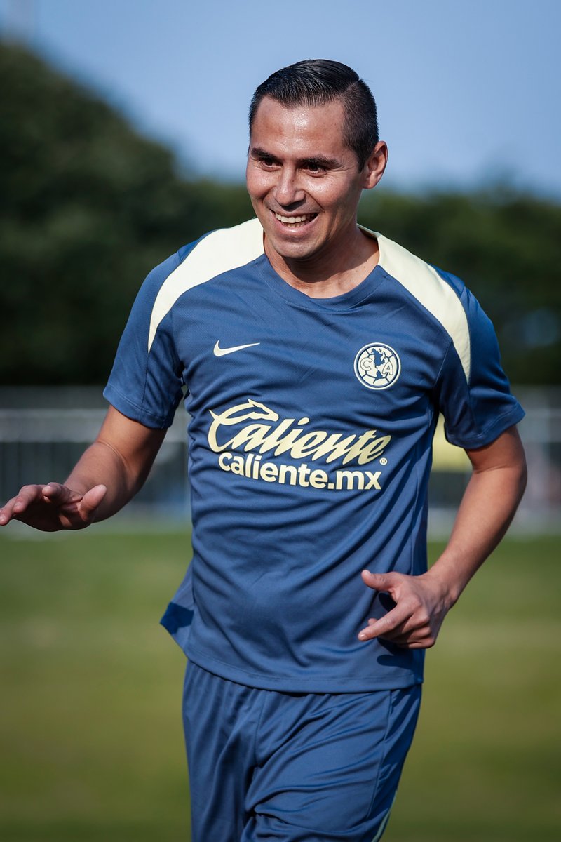 ClubAmerica's tweet photo. Qué lindo volver a verte en una cancha con la del Ame 🦅2⃣2⃣ https://t.co/PuZ8q7OGZe