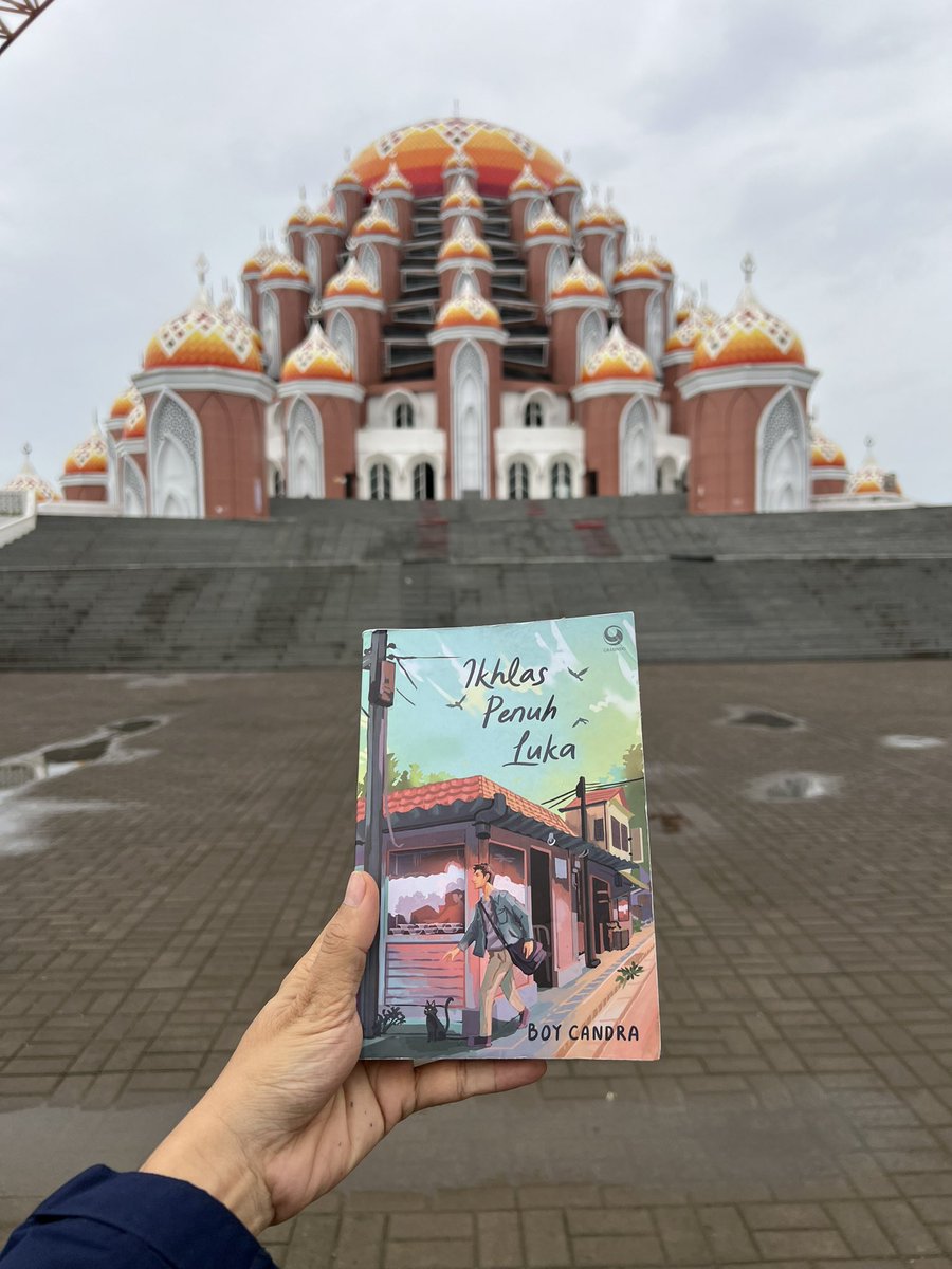 Kabar dari editor, buku ‘Ikhlas Penuh Luka’ akan segera naik cetak ulang. Padahal novelnya baru juga terbit. Terima kasih para pembaca 🌻