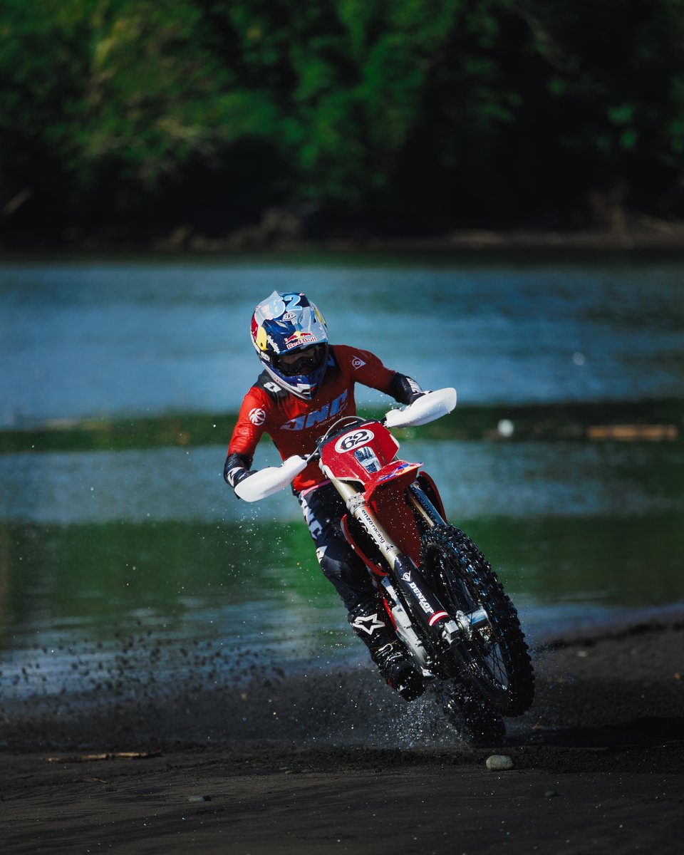RideDunlop's tweet photo. Dunlop Family rider @kelana_humphrey representing in Indonesia! 🇮🇩
#RideDunlop #RaceDunlop #DunlopFamily #MX34 #MX53 https://t.co/VUiFerIMlz