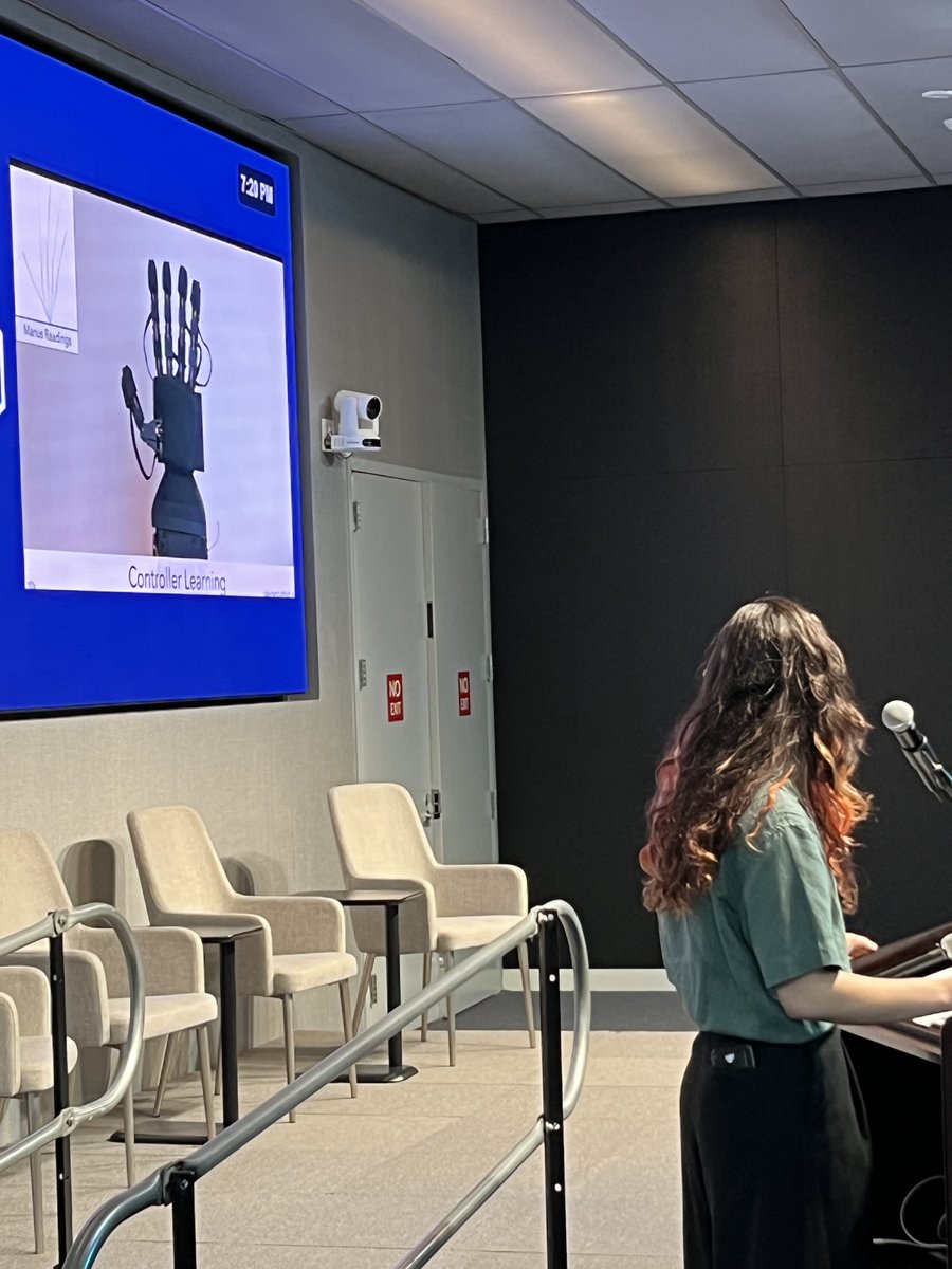 jimmalatras's tweet image. Robots. Drones. Exoskeletons. And a packed house! NY Tech Alliance lit up Civic Hall for #NYCTechWeek w/ demos from Journey, Pickle, Rise, NYU, Sientis, Skyline & Wandercraft. The future of AI driven robotics is here — and NYC showed up.