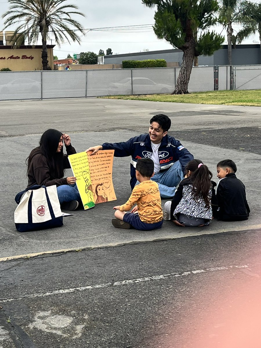 WillmoreWSD's tweet image. Many thanks to the @WHSLions students in AP Spanish for reading to our young Thunderbirds! 📚📖 #dualimmersionprogram