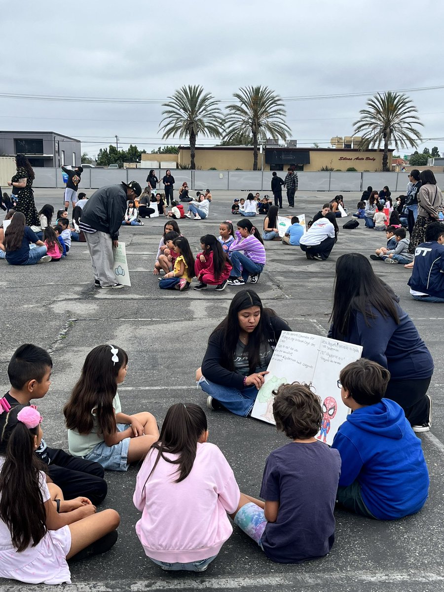 WillmoreWSD's tweet image. Many thanks to the @WHSLions students in AP Spanish for reading to our young Thunderbirds! 📚📖 #dualimmersionprogram