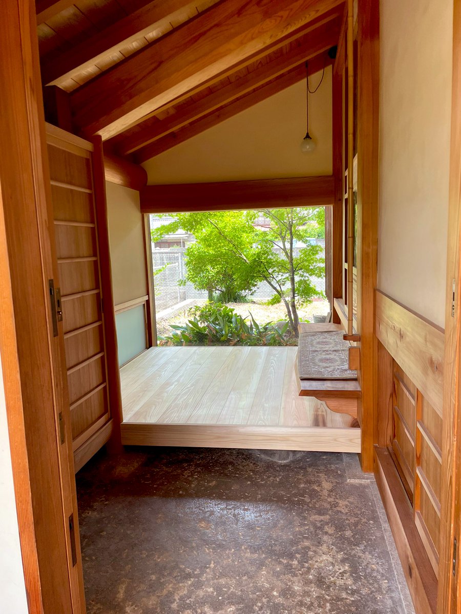 数奇屋大工の真似っ子も1日半で終了したが、まぁなかなかめんどくさかった。
こういうちょっとしたリフォーム現場は電動工具がほぼ役に立たない。電動工具の使い手もおるから一概には言えんけども。