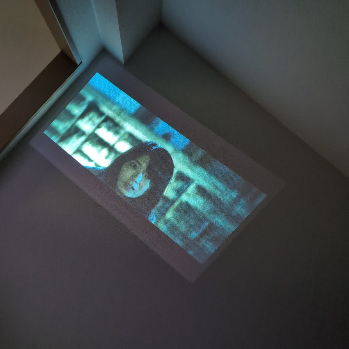 映画見ながら休日を過ごそうかな