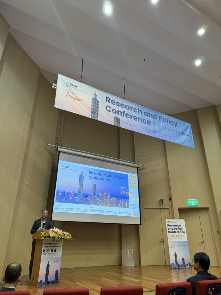 Now starting: <a href="/renardsexton/">Renard Sexton</a> opening the 2025 Empirical Studies of Conflict meeting in Taiwan.

Tomorrow: I’ll be presenting our work on procedural justice and policing with <a href="/santipvincent/">Santiago PEREZ VINCENT</a>, <a href="/miweintraub83/">Michael Weintraub</a>, <a href="/veroabril/">Verónica Abril</a> and <a href="/ErvynNorza/">Ervyn Norza</a>.