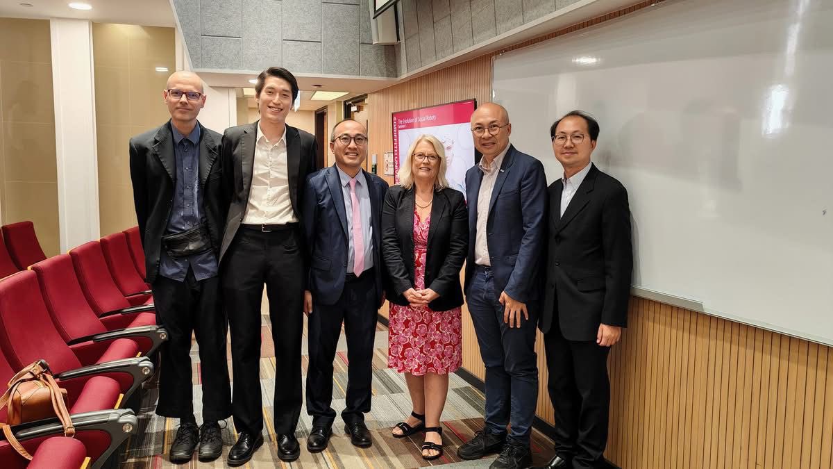 A busy week of seminars and meetings at #TungWahCollege. Enjoyable time meeting with colleagues including President Sally Chan.