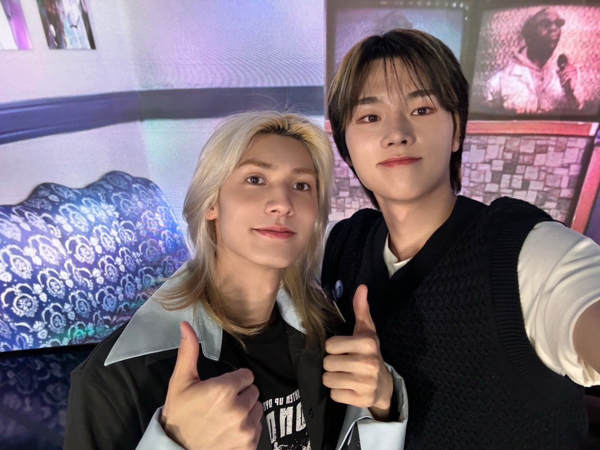 [ #Xtra_Scenes ]
동스케쇼에 메보즈 등장🐱🐺
토크부터 보컬차력쇼까지 알차게 즐겼던 시간🎤🤩

#XdinaryHeroes #엑스디너리히어로즈
#정수 #Jungsu
#주연 #Jooyeon
#WE_ARE_ALL_HEROES
#동네스타K쇼 
#KStarNextDoorShow