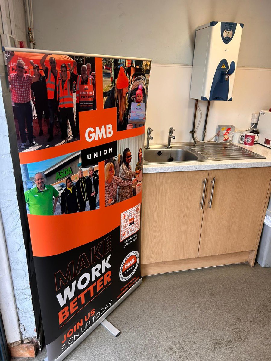 Deanneferguson's tweet photo. Out at Street Scene, Wakefield, this morning with GMB convenor Karina Dexter for the NJC pay ballot. GMB is here to listen and make sure voices are heard.

Not in the union? Join today 👉 https://t.co/xBVR3XswzC
#GMBUnion #PayBallot #Wakefield #JoinGMB https://t.co/8RP7tRiJeL