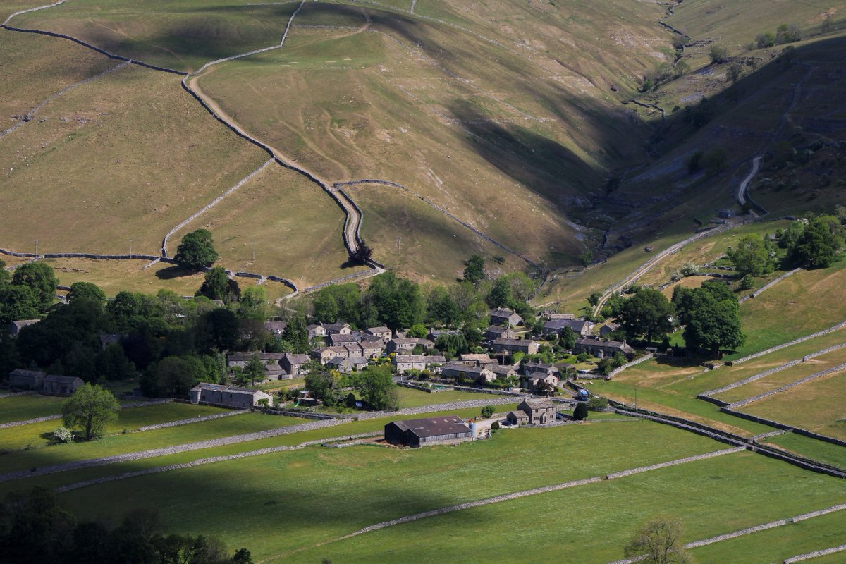 Who recognises this village? 💚

Shared with us by Robert, who likes to visit the #YorkshireDales often and says 💬 "It’s my medicine and gives me so much joy – especially when the pressure of life gets too much" 🙌 

📸 lifeandtimesofayorkshirelad.com

#StepIntoNature #TuesdayThoughts