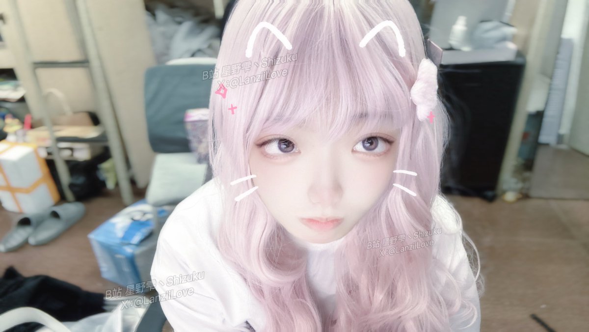 昨晚又梦到我家老公了
还是那个又高又帅又温柔的样子
紧紧抱住他的手
那种安全感与安心感
真的好真实(*☻-☻*)