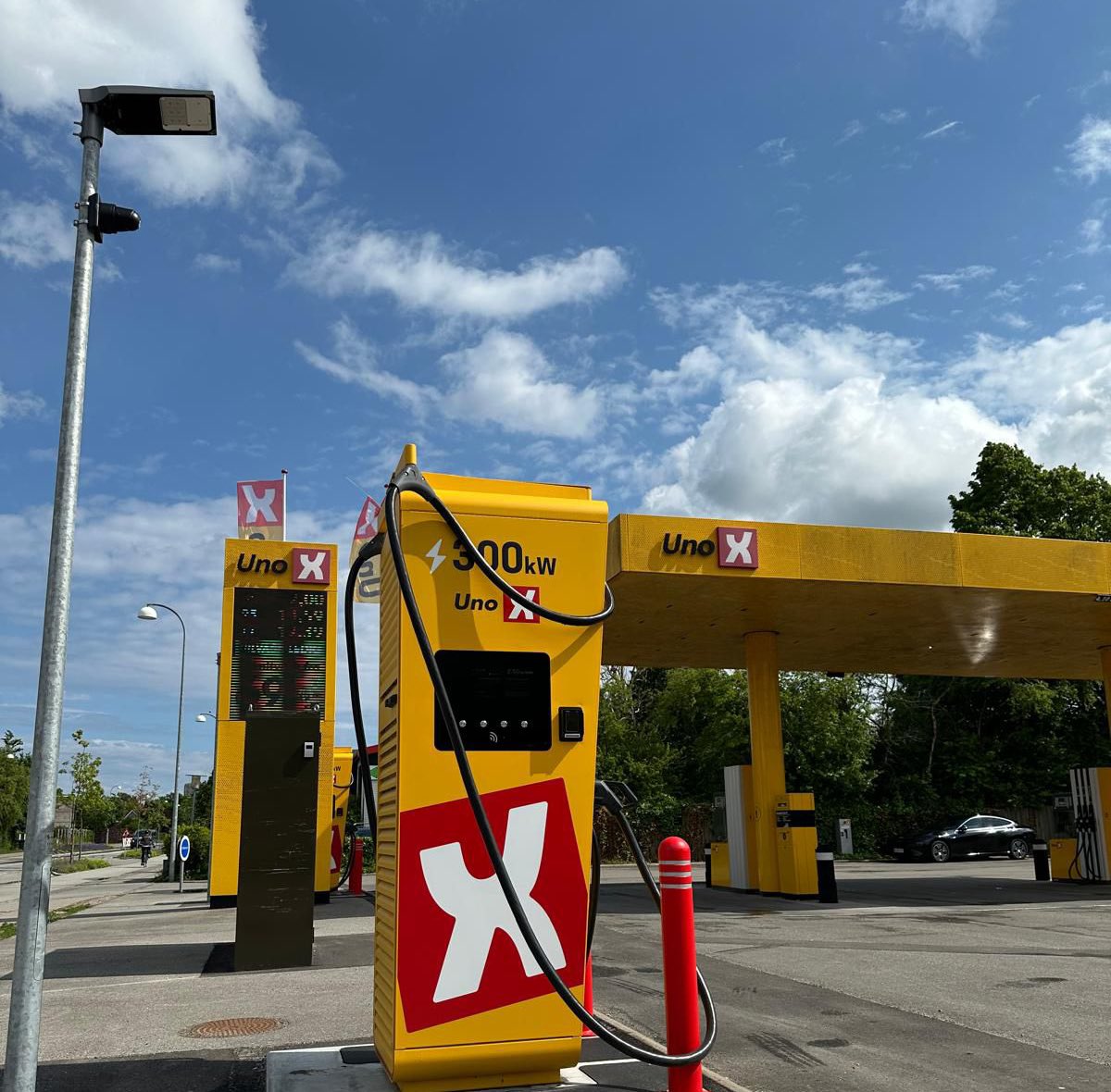 Buddinge Hovedgade, Søborg, CPH. 🇩🇰

⚡️ Ultrafast Uno-X chargers on 81 Reitan Retail locations.

🔌 474 plugs (&gt;/= 300kW chargers).