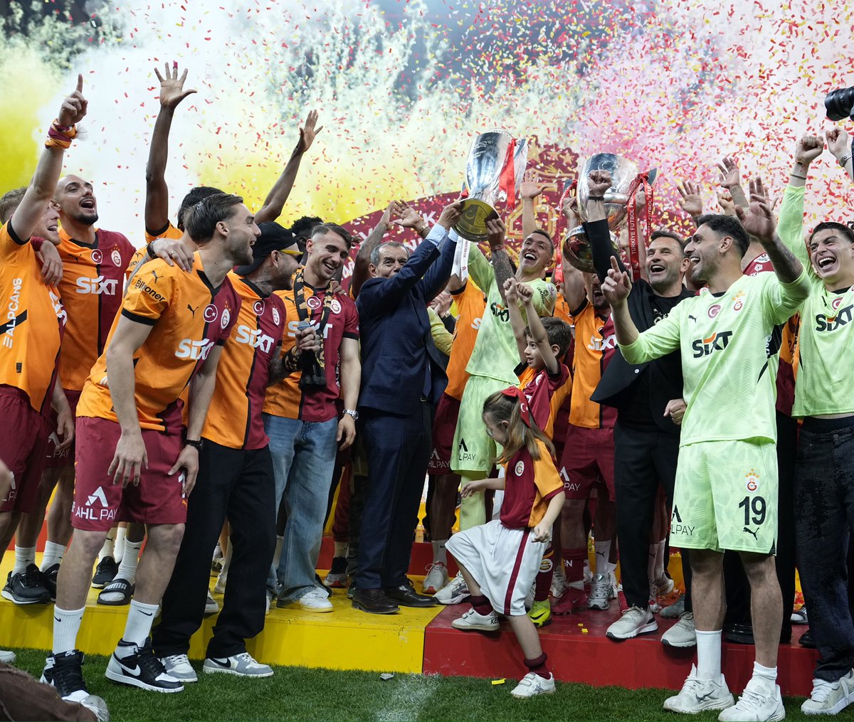 Günaydın #ŞampiyonGalatasaray Ailesi